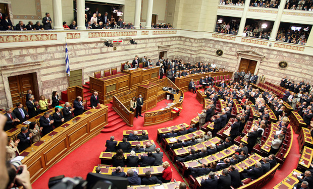 Il Parlamento greco approva il matrimonio egualitario. Una lezione per l'Italia?